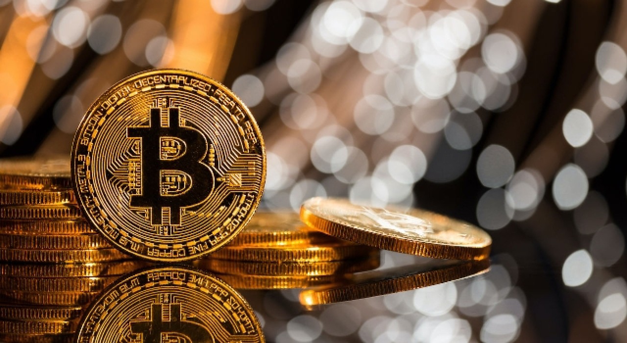 Bitcoin 54,000 dolar sınırına yükseldi
