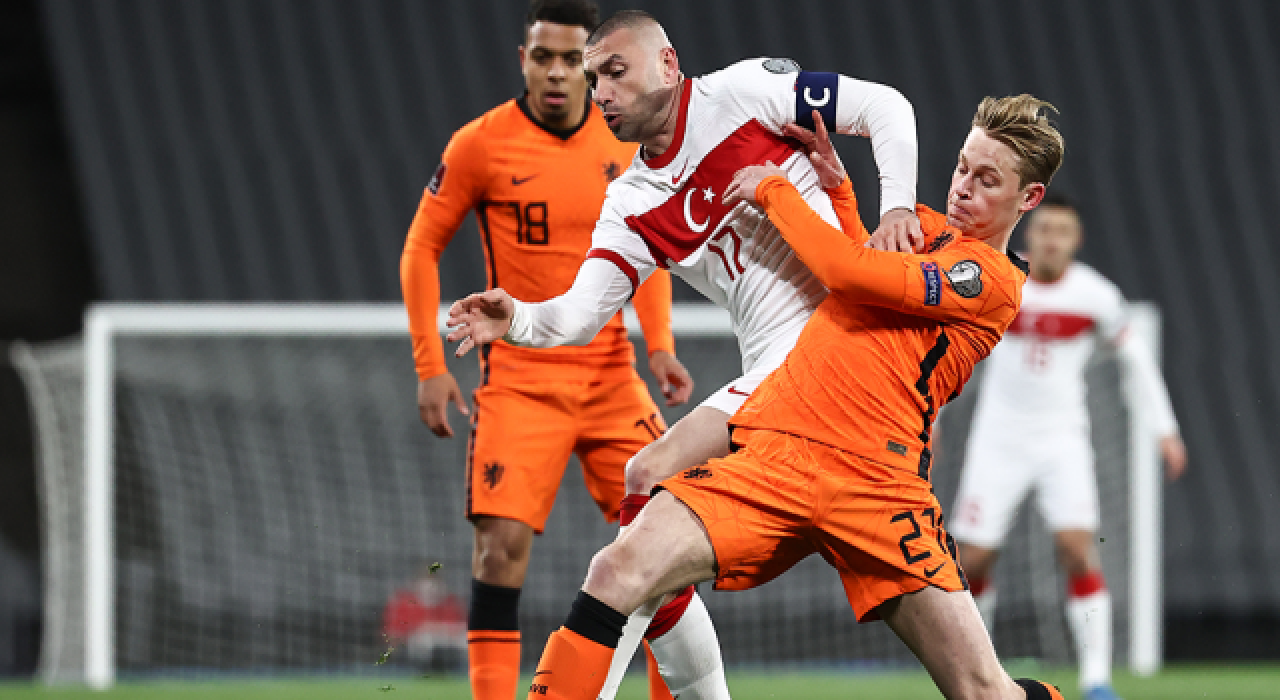 Burak Yılmaz portakalı ilk yarıda ikiledi! Türkiye 2 - Hollanda 0