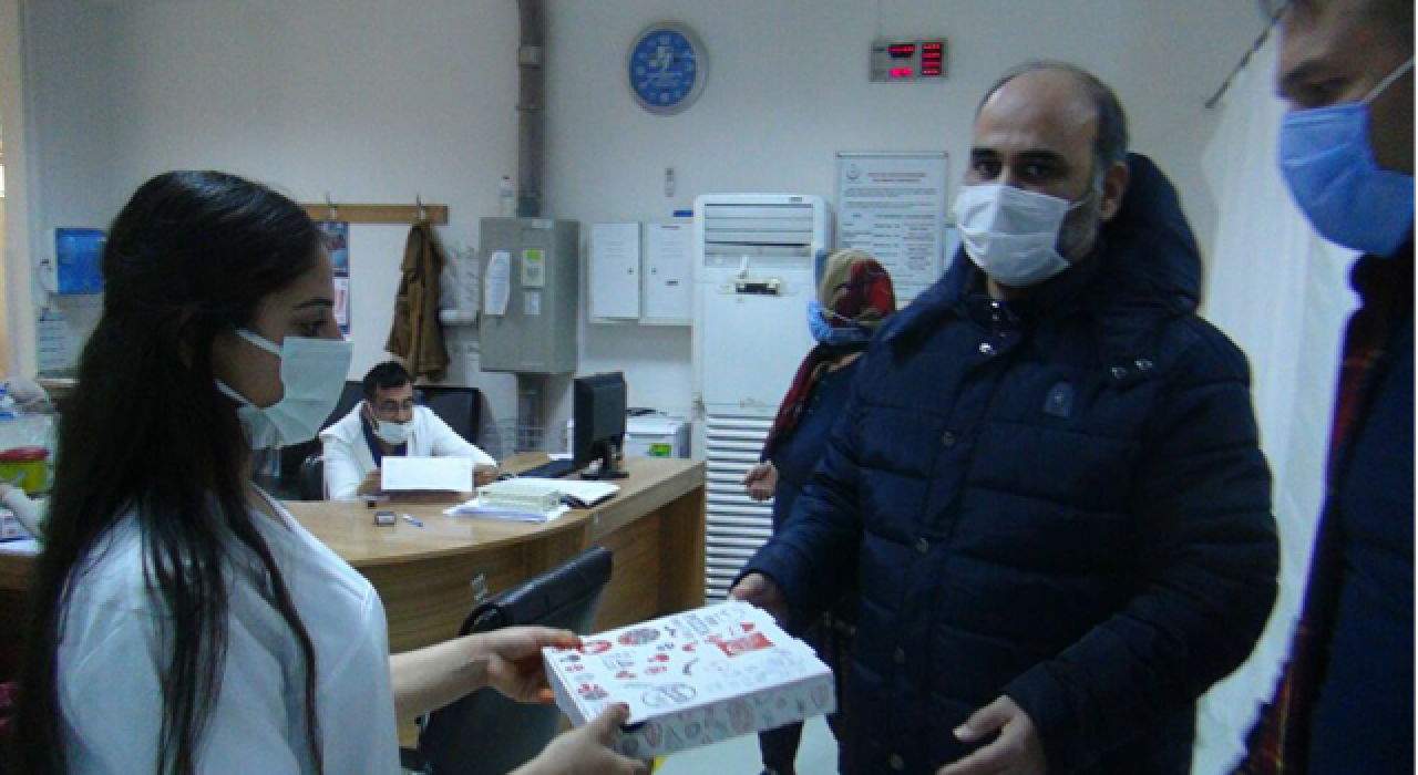 Doktor kendisini tehdit eden hastayla pizza karşılığında anlaştı