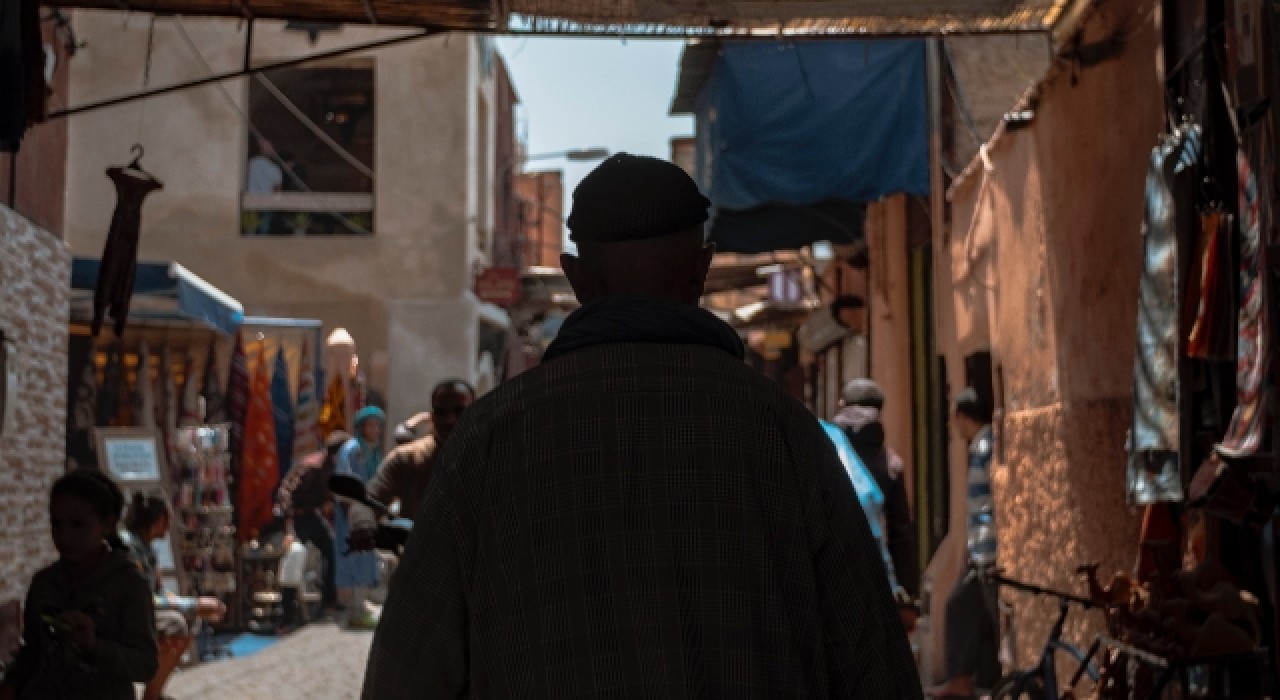 Düşük gelirli kişilerde üzüntü, korku ve utanma gibi duygular daha fazla