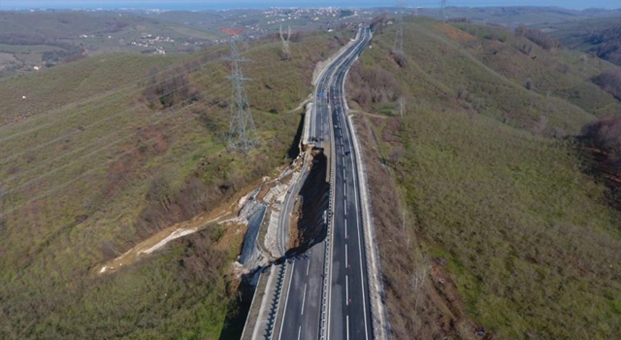 Düzce-Zonguldak yolunda çökme