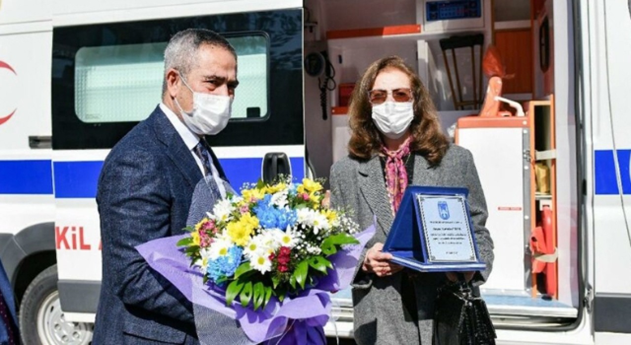 Emekli öğretmen maaşından biriktirdikleriyle belediyeye ambulans aldı