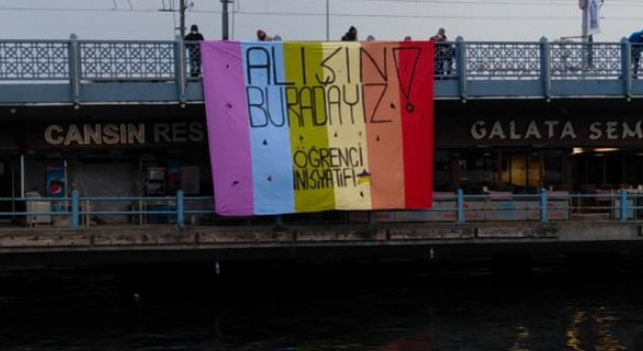 Galata Köprüsü'nde gökkuşağı bayrağı açtılar: Alışın buradayız!