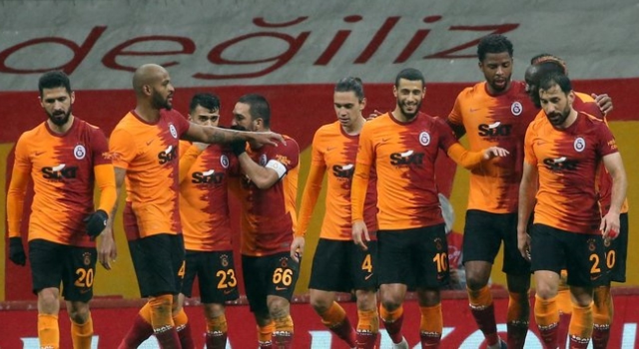 Galatasaray'da beklenen kadro operasyonu başlıyor