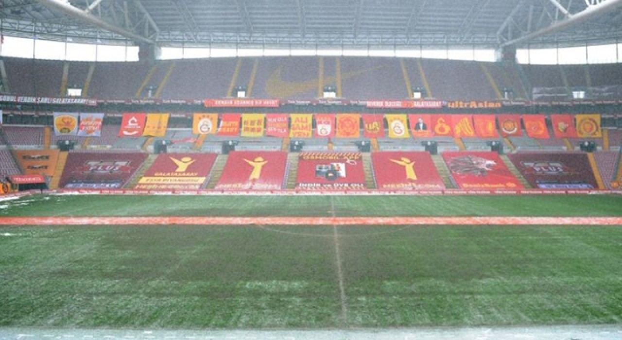 Galatasaray'da zemin krizi sürüyor: Stat İşletme Direktörünün işine son verildi