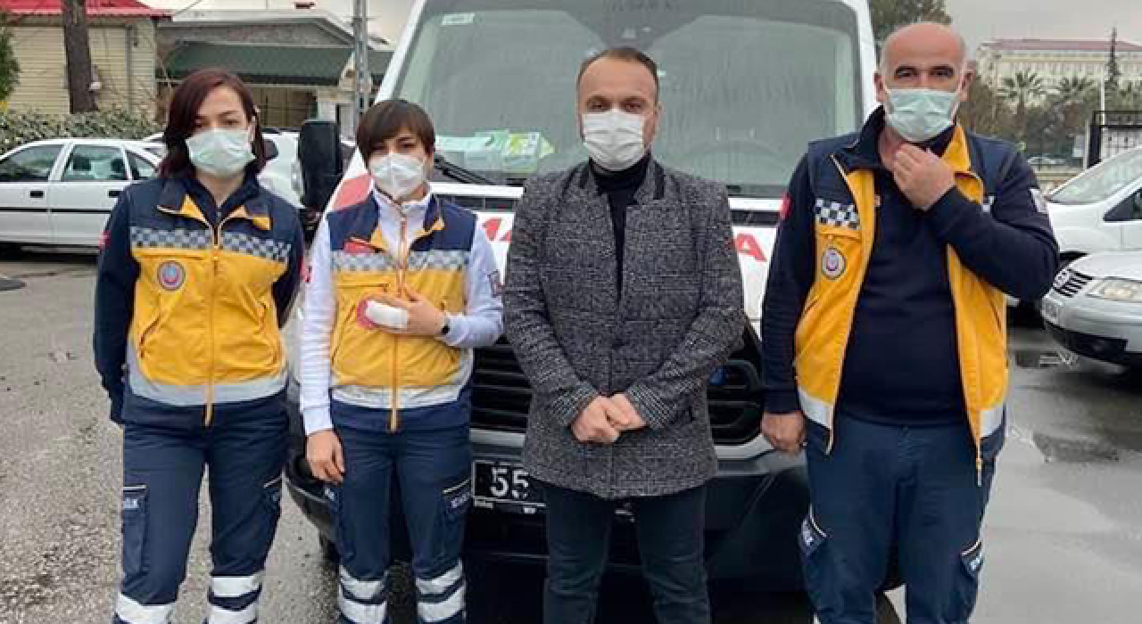 İhbarla evine gelen sağlık çalışanına saldırdı