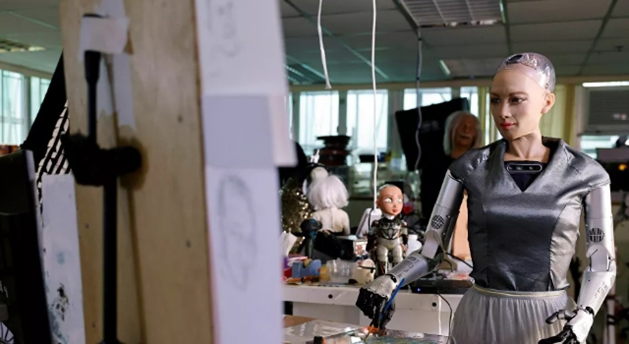 Sanatçı ruhlu robot Sophia: Makineler de yaratıcı olabilir