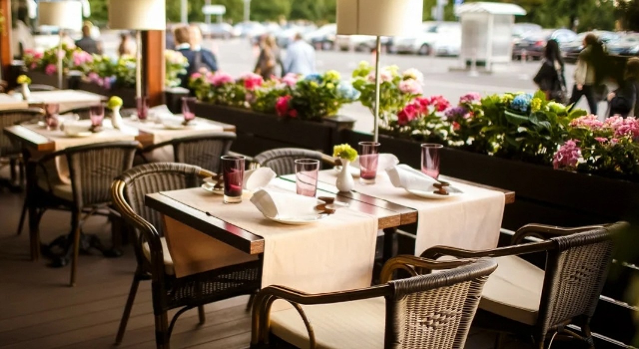 "Lokantaya gidenler, olabildiği kadar az konuşsunlar"