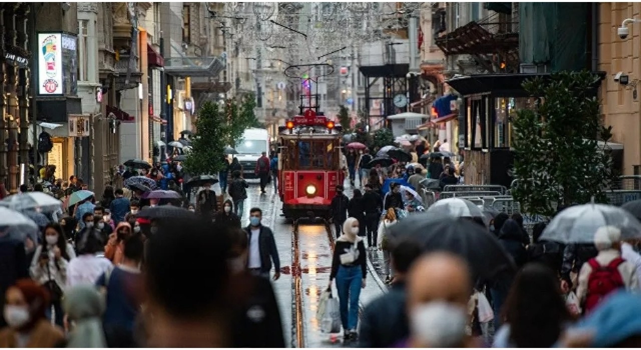 Uzmanlardan 'normalleşme' tahmini: Vaka sayıları önümüzdeki hafta 20 binlere ulaşacak