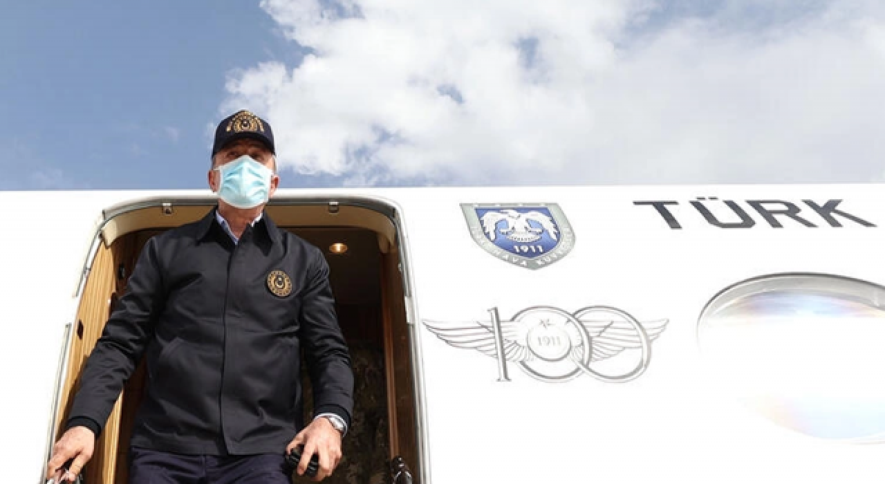 Bakan Akar ve TSK'nın komuta kademesi Yüksekova'da