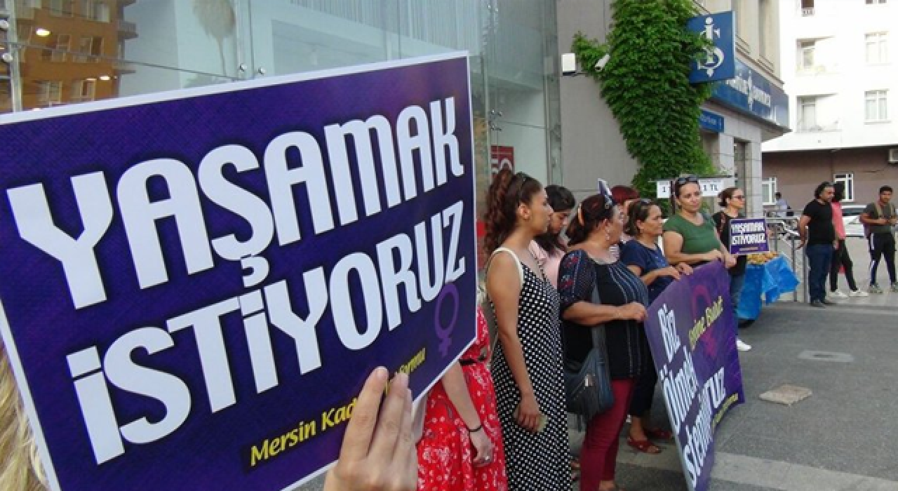 Boşanma aşamasında olduğu kadını sokak ortasında öldürdü