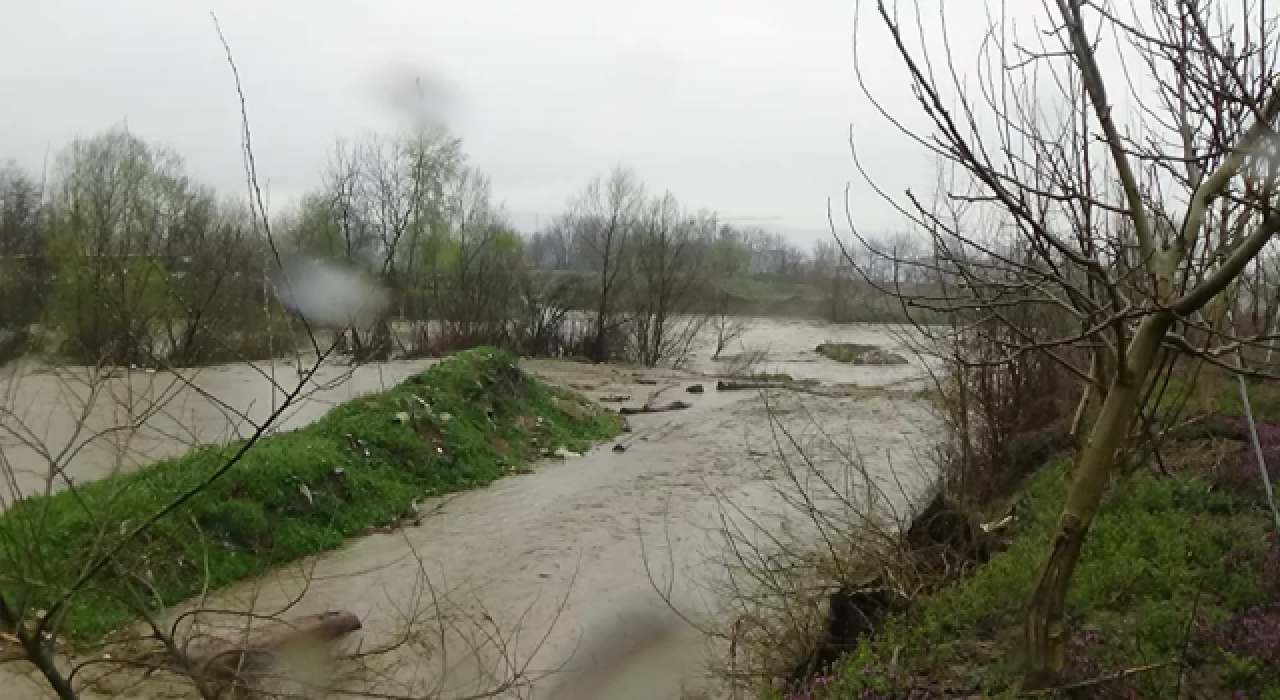 Bursa’da sağanak yağış: Dereler taştı, tarım arazileri sular altında kaldı