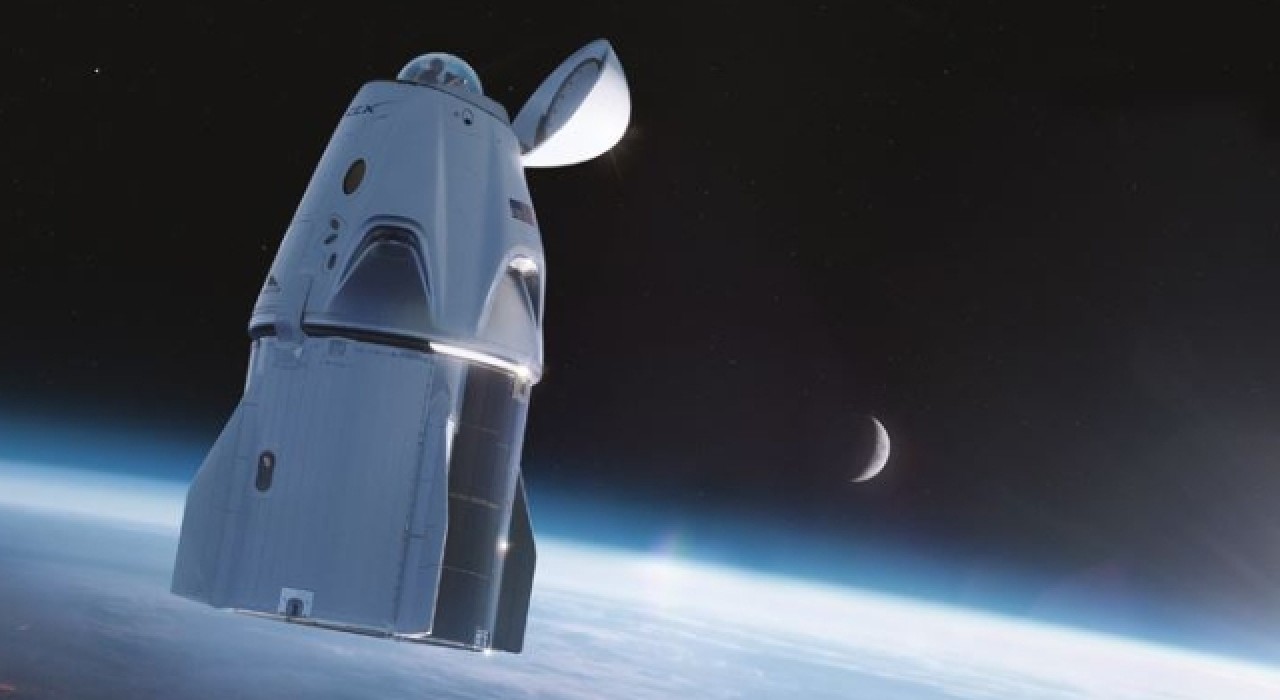 Elon Musk, yeni projesini açıkladı: Astronotlar uzayda başlarını dışarı çıkarabilecek