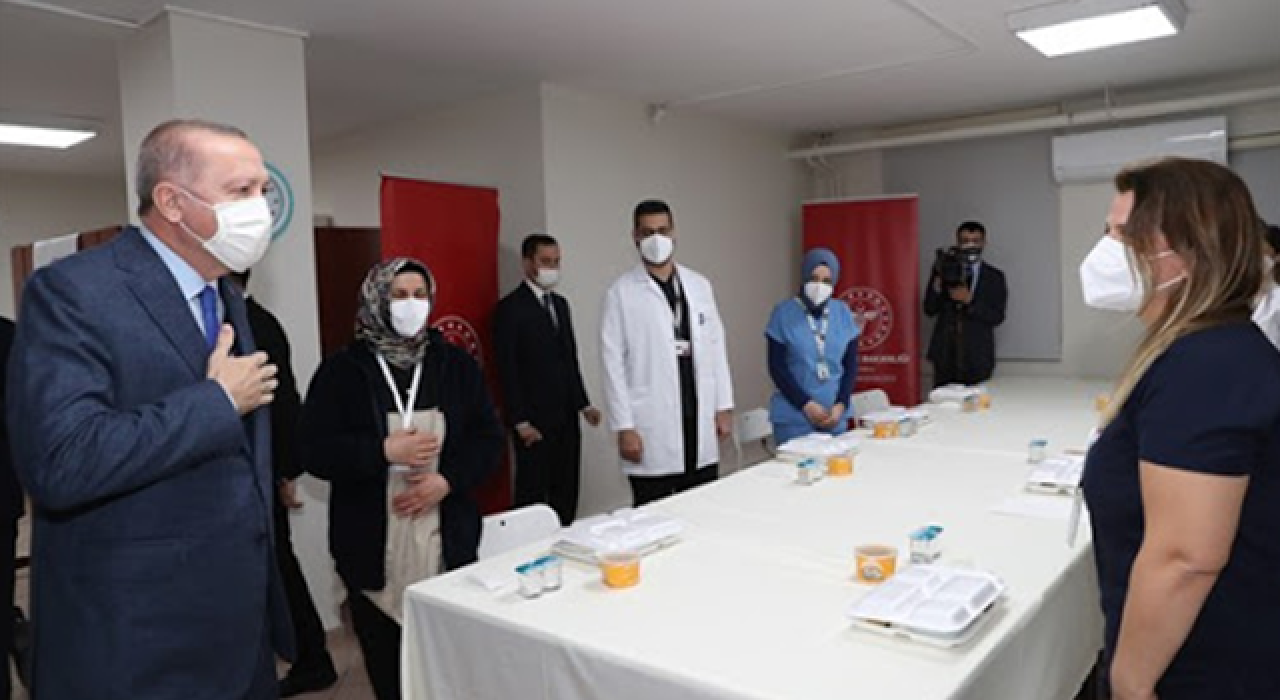 Erdoğan sağlık çalışanlarıyla iftar yaptı, konuya girmedi