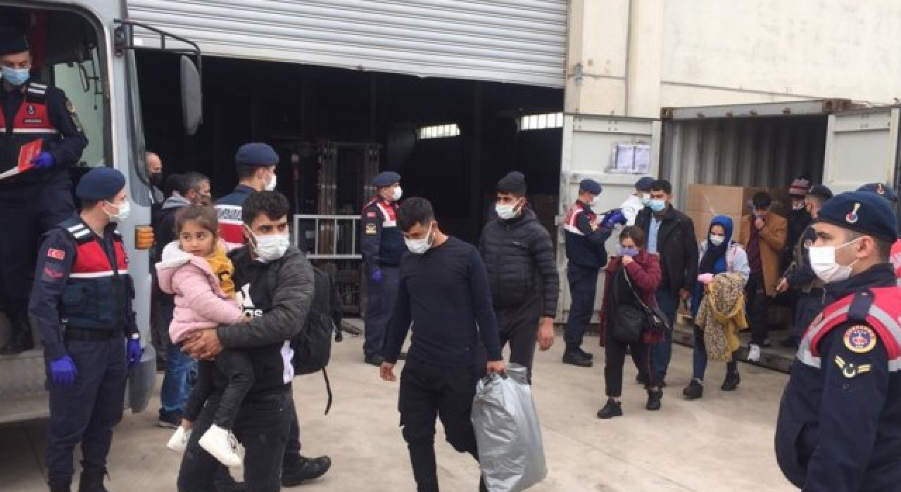 Konteynerde bekletilen 100'e yakın sığınmacı kurtarıldı