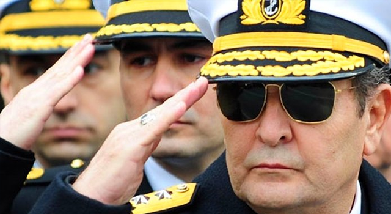 O Amiral lojmanı boşalttı, 95 yaşındaki annesinin yanına taşındı