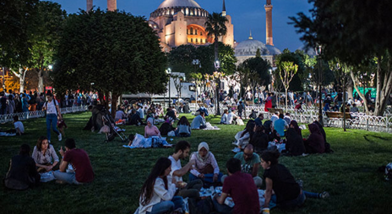 Ramazanda koronavirüse karşı ''online iftar'' önerisi