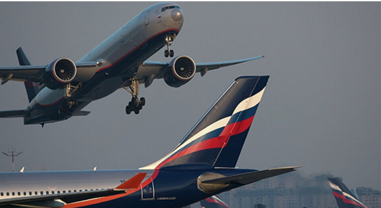 Sezonun ilk yabancı uçağı Bodrum'a teker koyuyor