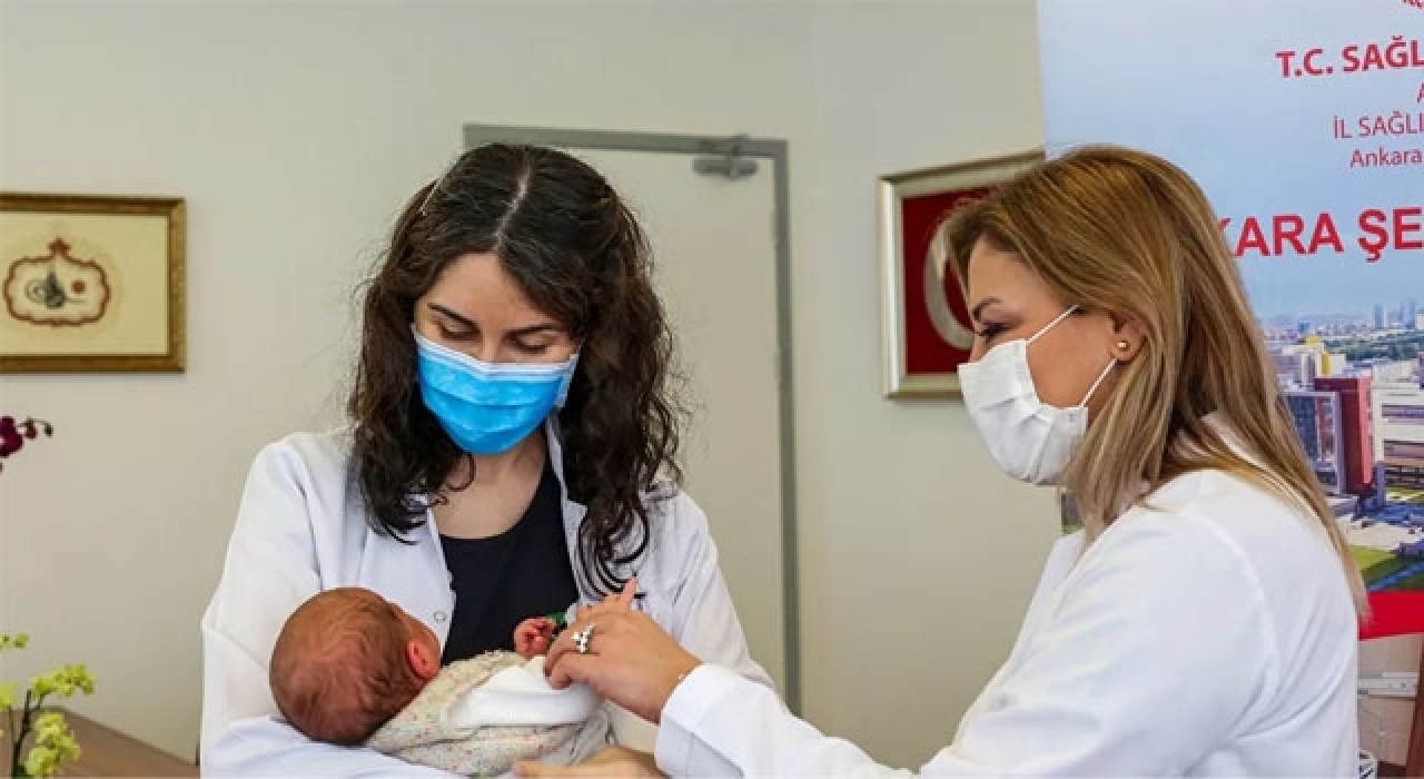 Türkiye’de bir ilk: Annesi hamileyken aşılanan bebek antikorlu doğdu