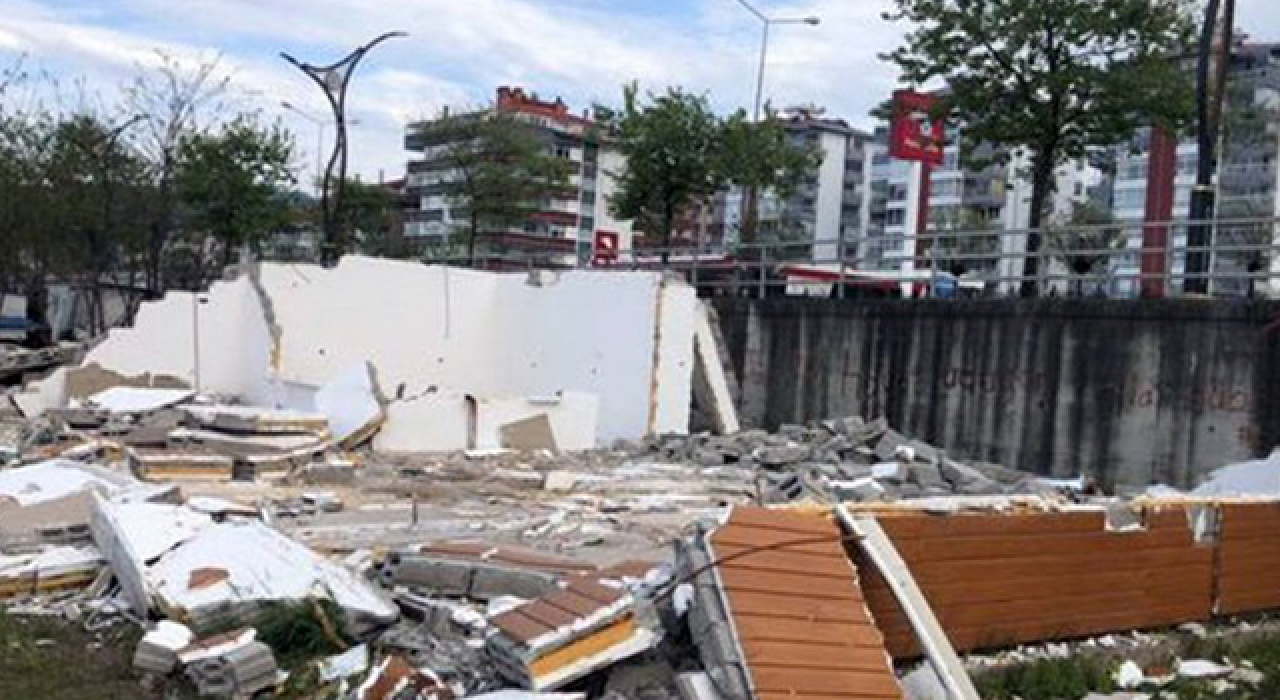 129 kişilik köye 200 bin liralık halı saha