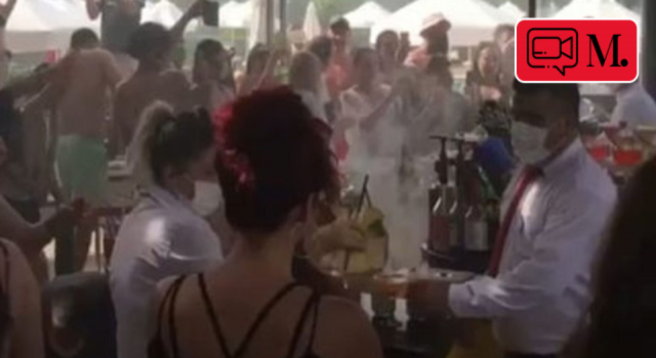 Antalya'da hınca hınç korona partisi