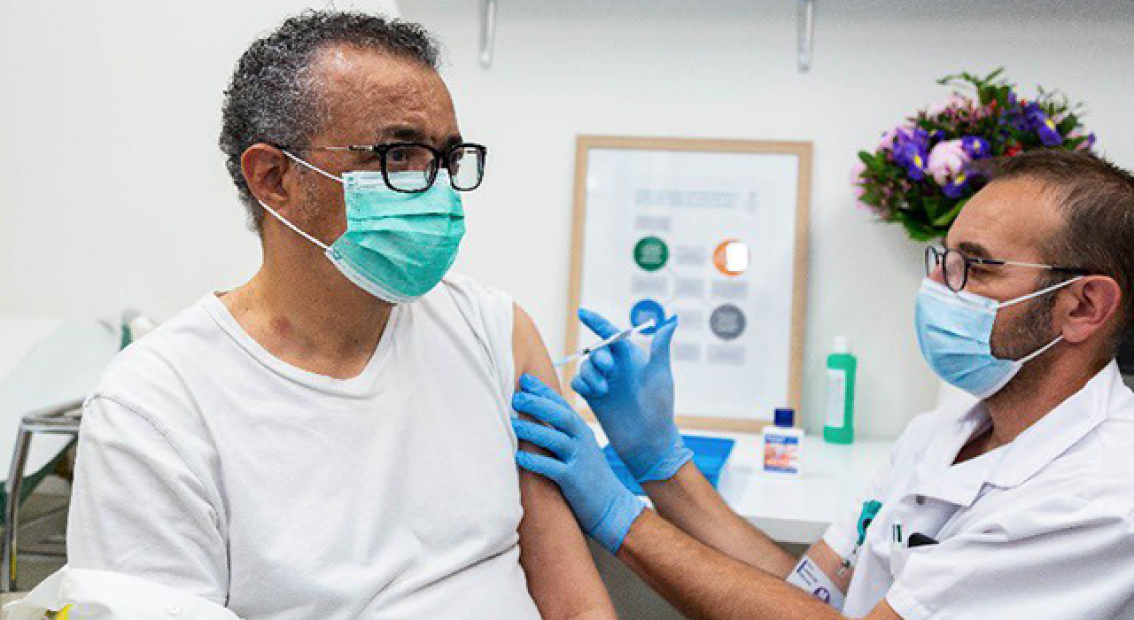 Aşı sırası Dünya Sağlık Örgütü Genel Direktörü'nde