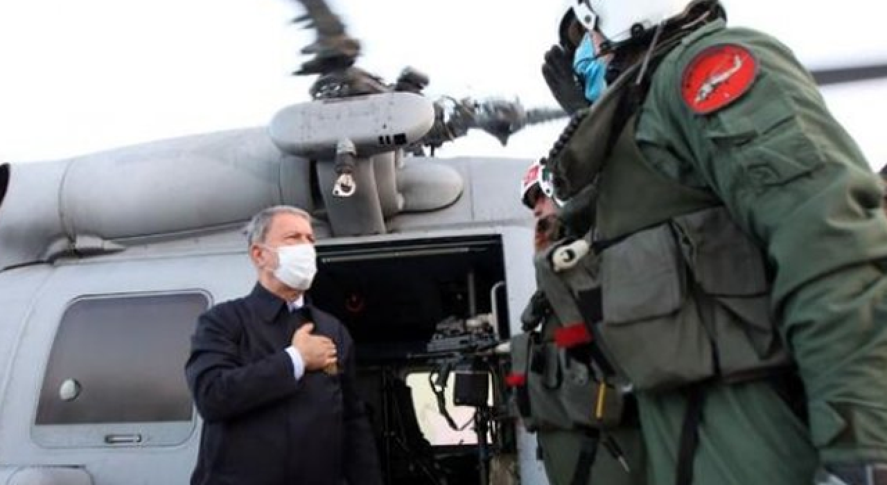 Bakan Akar Libya'daki Mehmetçik ile bir araya geldi