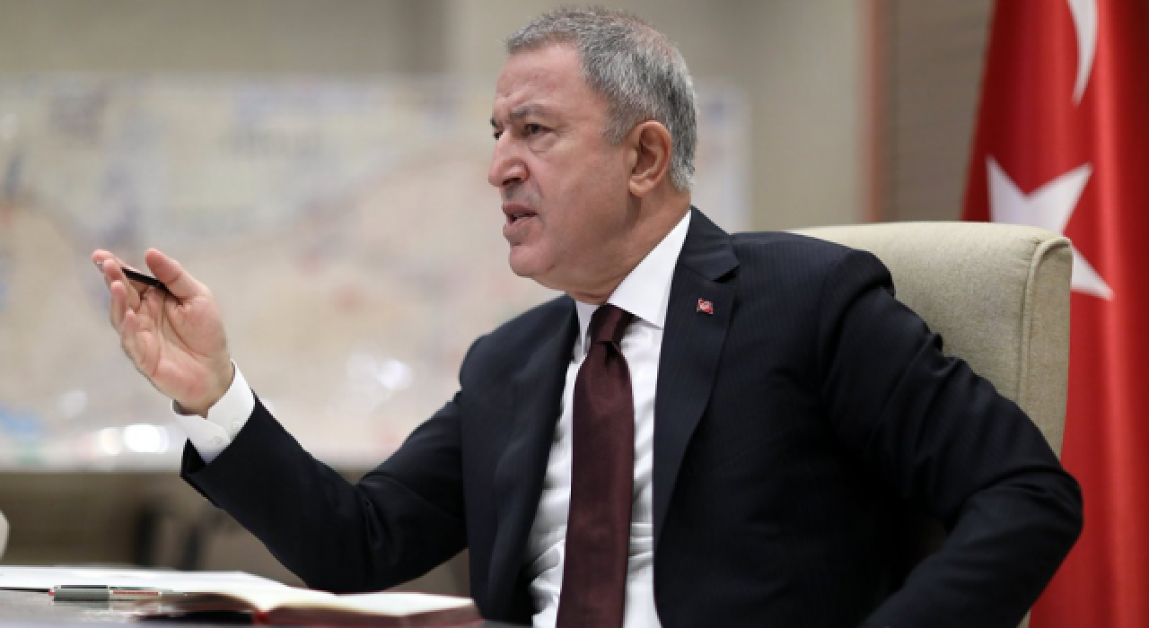 Bakan Akar, hava harekatlarının yönetildiği Eskişehir'de