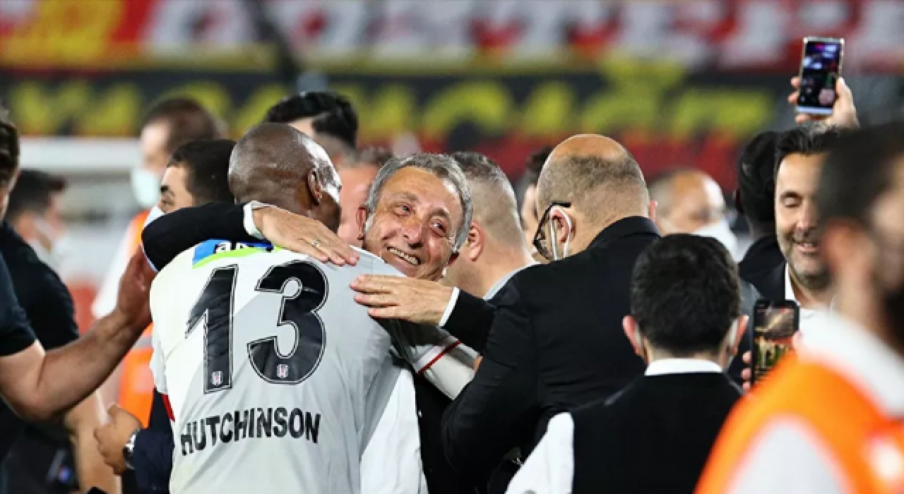 Beşiktaş kupayı 19 Mayıs 19.03'te kaldırmak istiyor