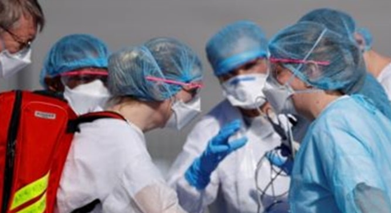 "En az 115 bin sağlık çalışanı hayatını kaybetti"