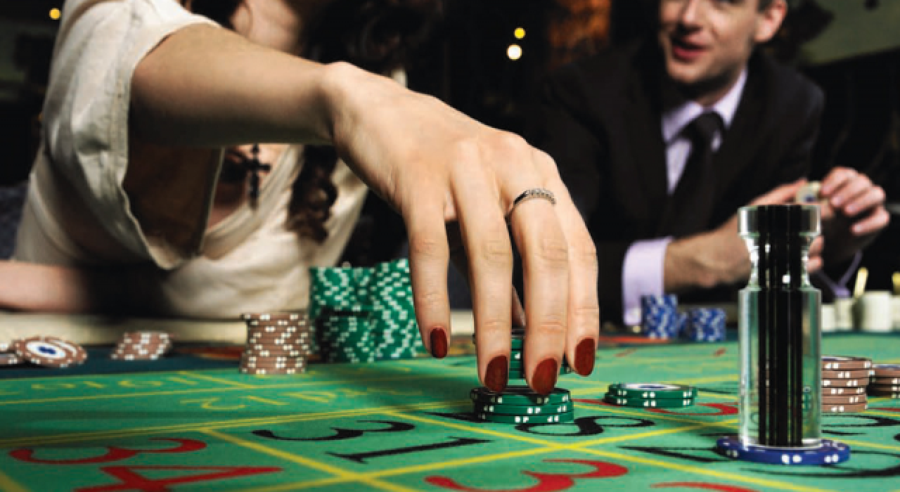 Mahkemeden kumarbaz eşe emsal karar!