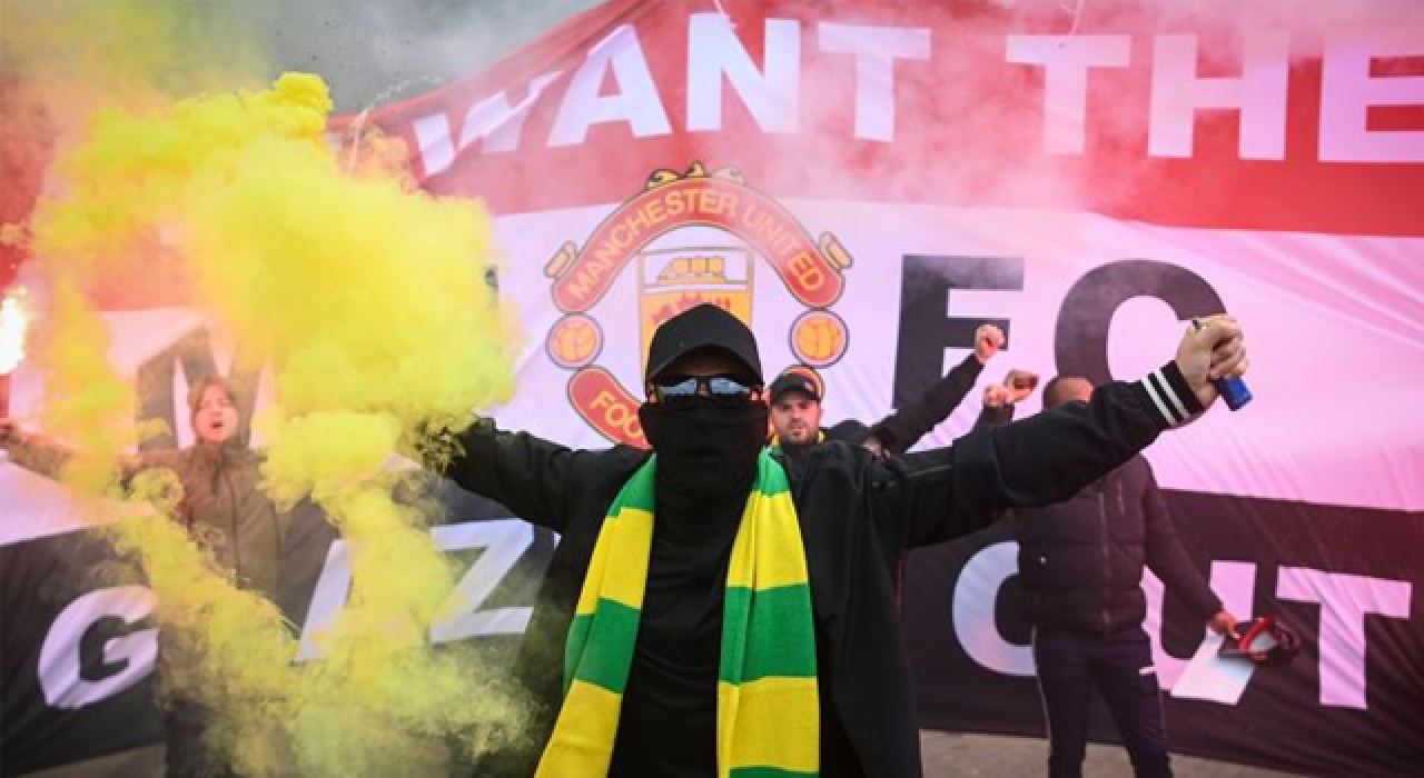 Manchester United protestoları: 16 yıldır biriken tepkiler açığa çıktı