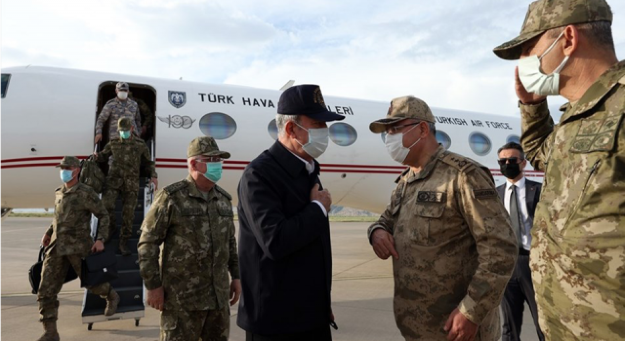 Milli Savunma Bakanı Akar, Irak sınırında