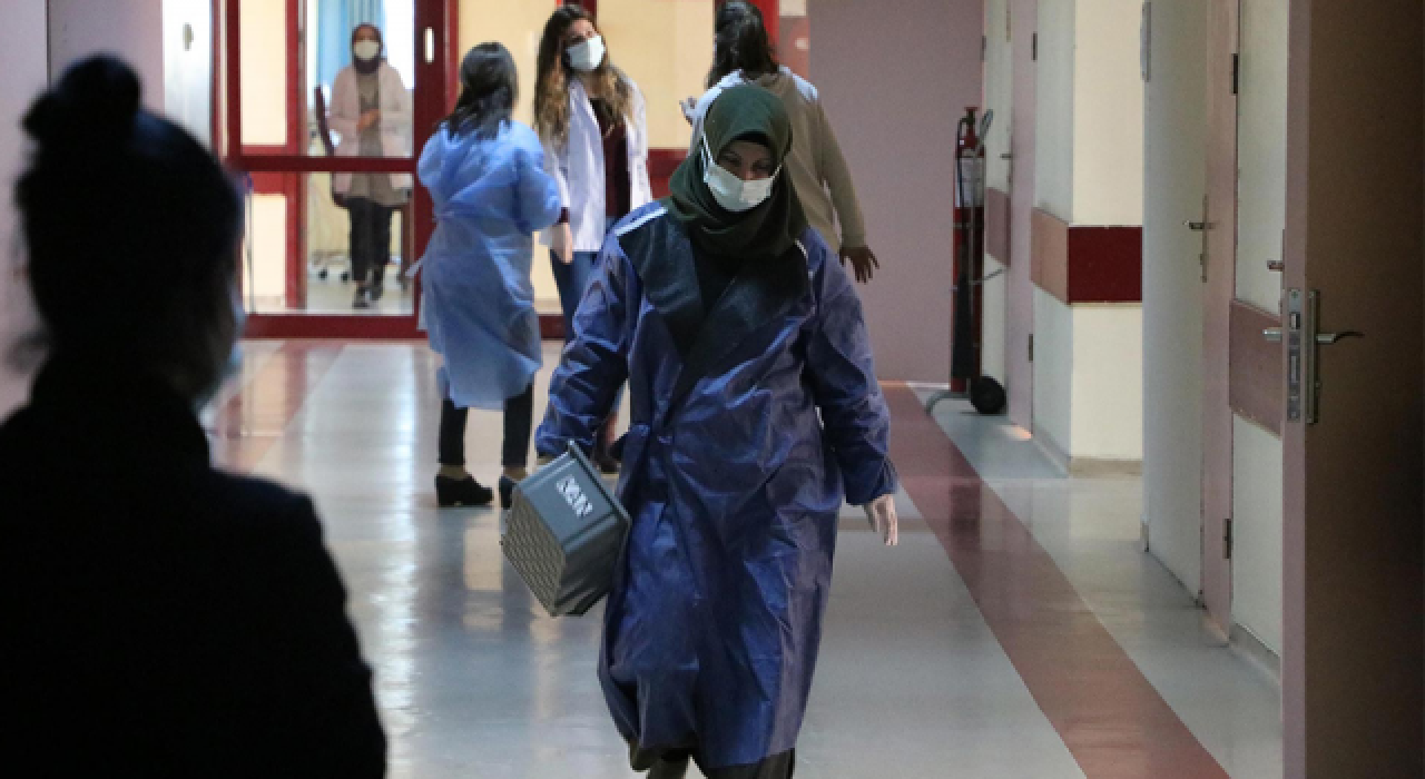 Türkiye'de koronavirüs: 8 bin 400 yeni vaka, 183 ölüm