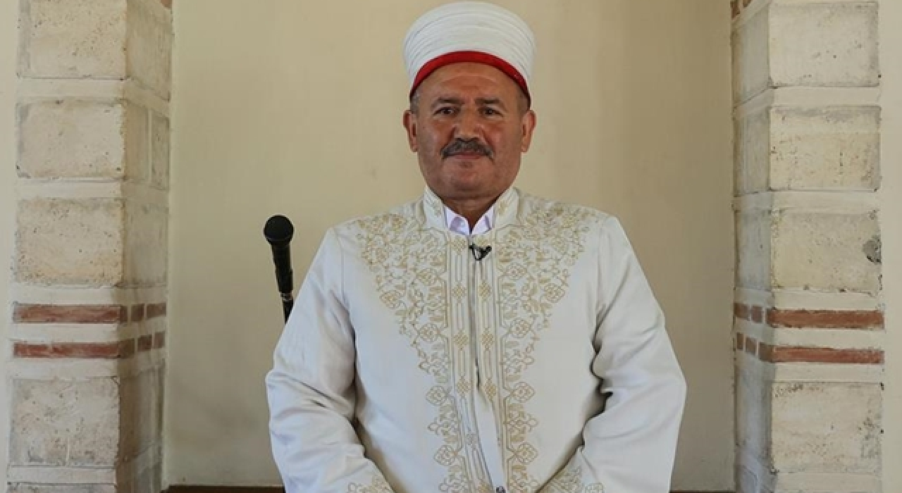 Uyuşturucu bağımlılarının hayatlarına dokunan ve küskünleri barıştıran imam, dışarda kalanlara da yardım ediyor