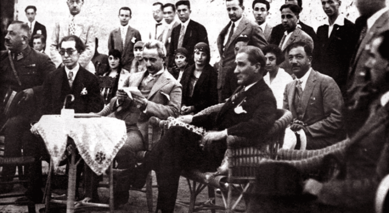 Atatürk'ün Karşıyaka fotoğrafı 95 yıl sonra canlandırıldı