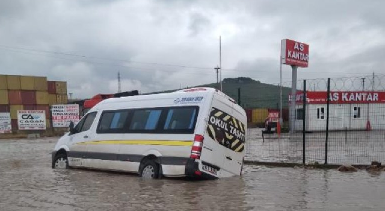 Bursa'da hayatı felç eden sağanak