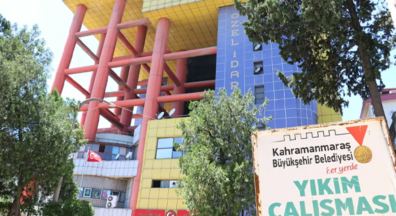 "Dünyanın en saçma binası" yıkılacak