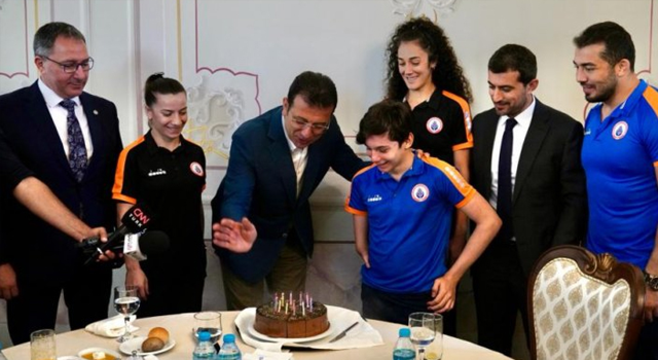 Ekrem İmamoğlu'ndan gençlere müjde