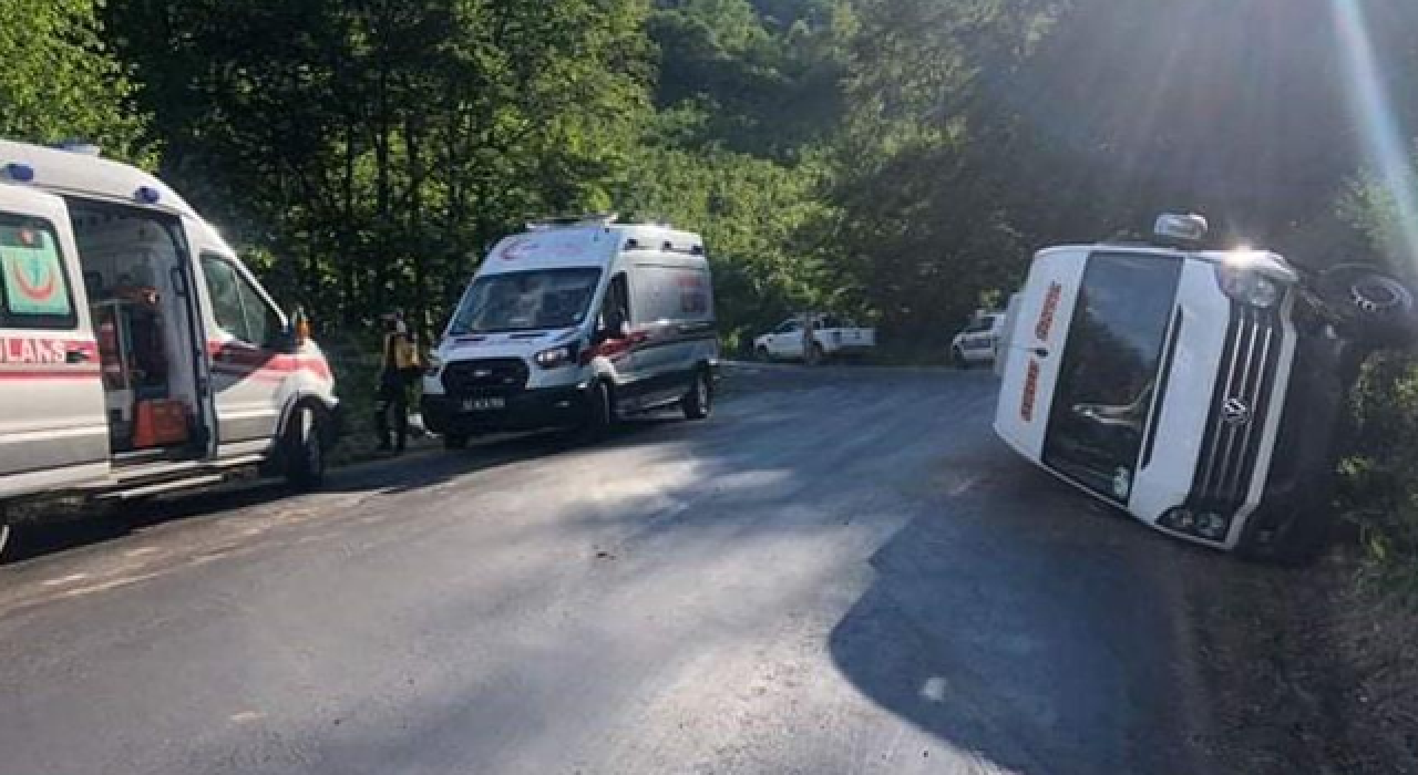 Ordu'da minibüs devrildi: 15 yaralı