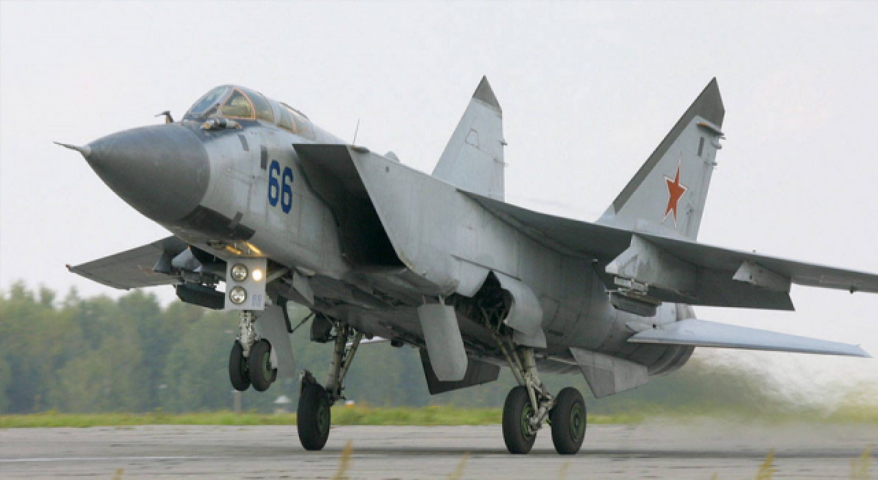 Rusya, Suriye'ye hipersonik füze taşıyabilen savaş jetleri gönderdi