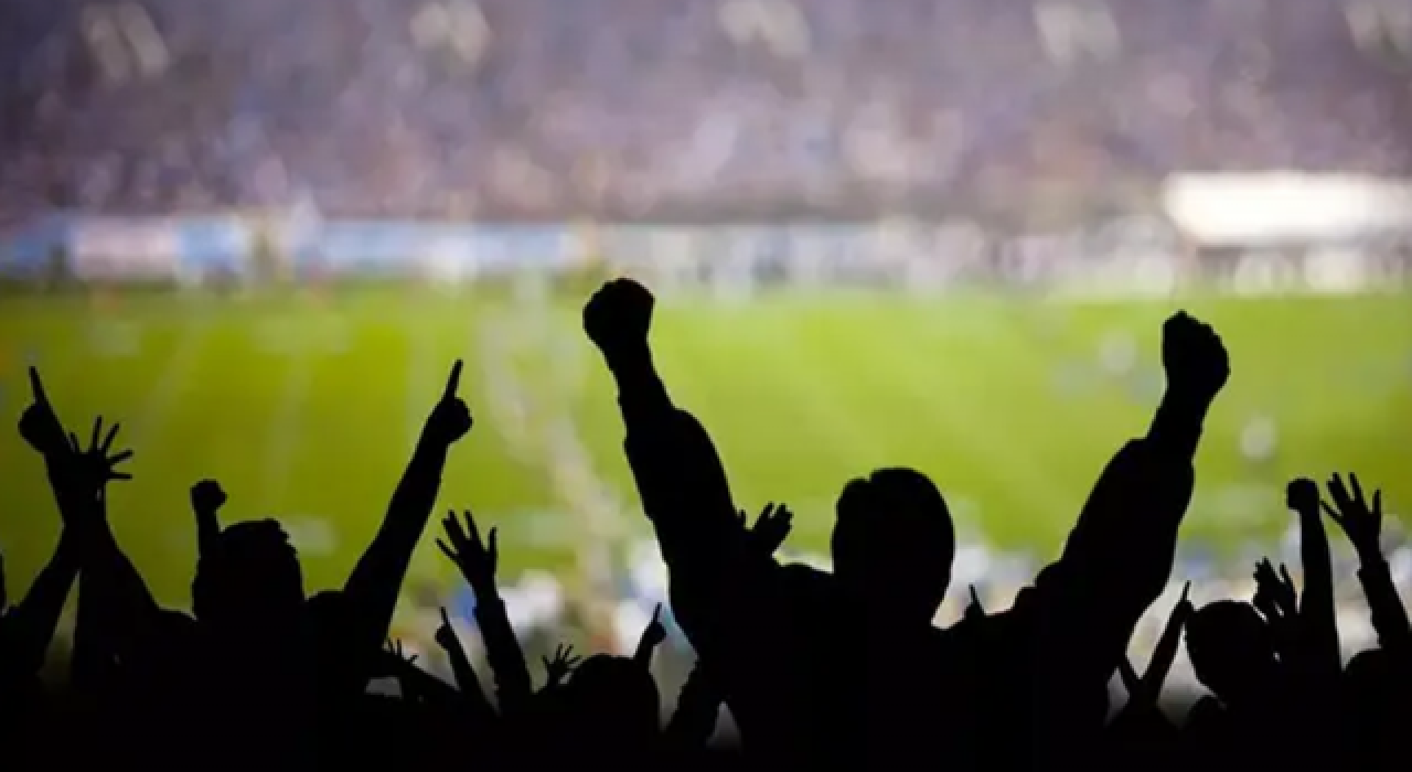 Spor müsabakaları, sayıları belirlenerek tedbirlerle seyircili oynanabilecek