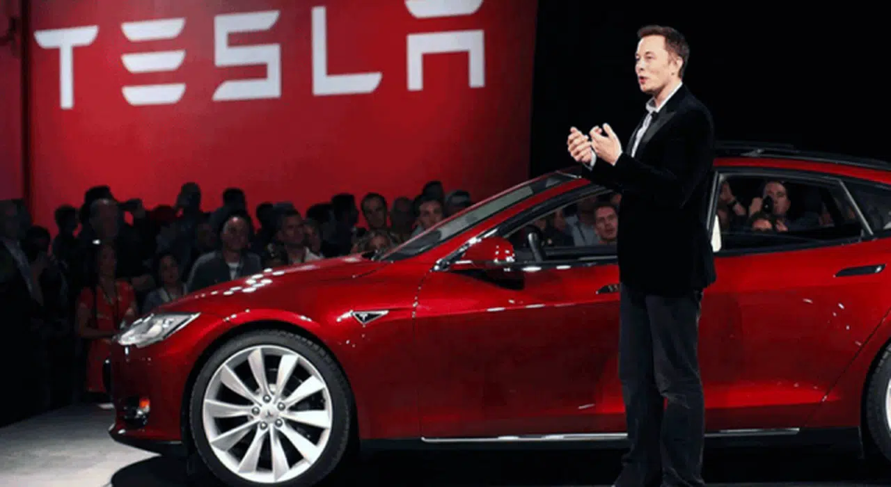 Tesla, 285 bin aracını hatalı yazılımdan dolayı geri çağırıyor