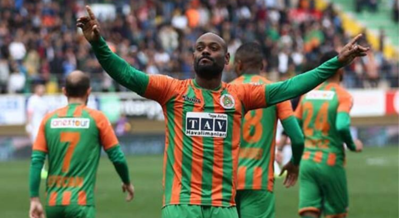 Alanyaspor'da Babacar kalp spazmı geçirdi, hastaneye kaldırıldı