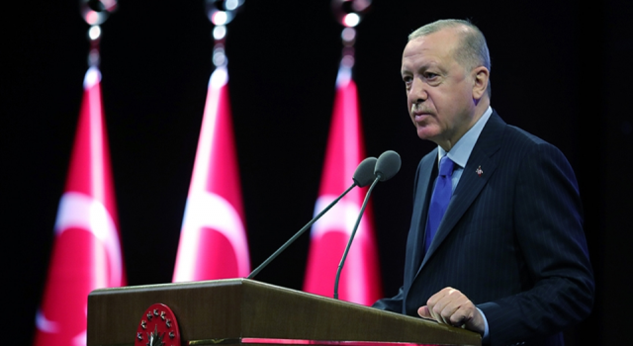 Erdoğan: Gençler ülkemizin geleceğini hem inşa hem de ihya edecek