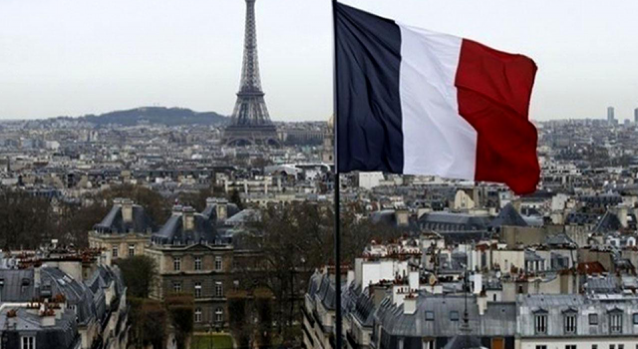 Fransa'ya "İslam karşıtlığını meşrulaştıran yasa" tepkisi