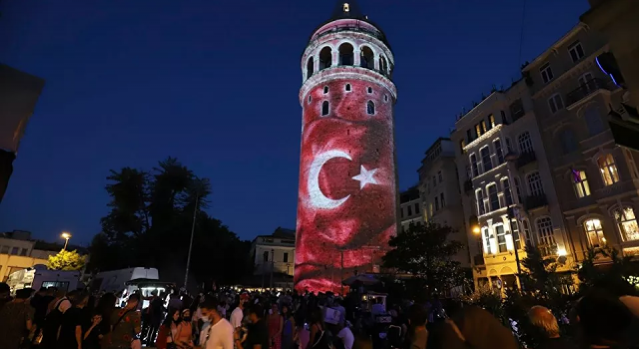 Galata ve Ayasofya’da 15 Temmuz temalı gösteri