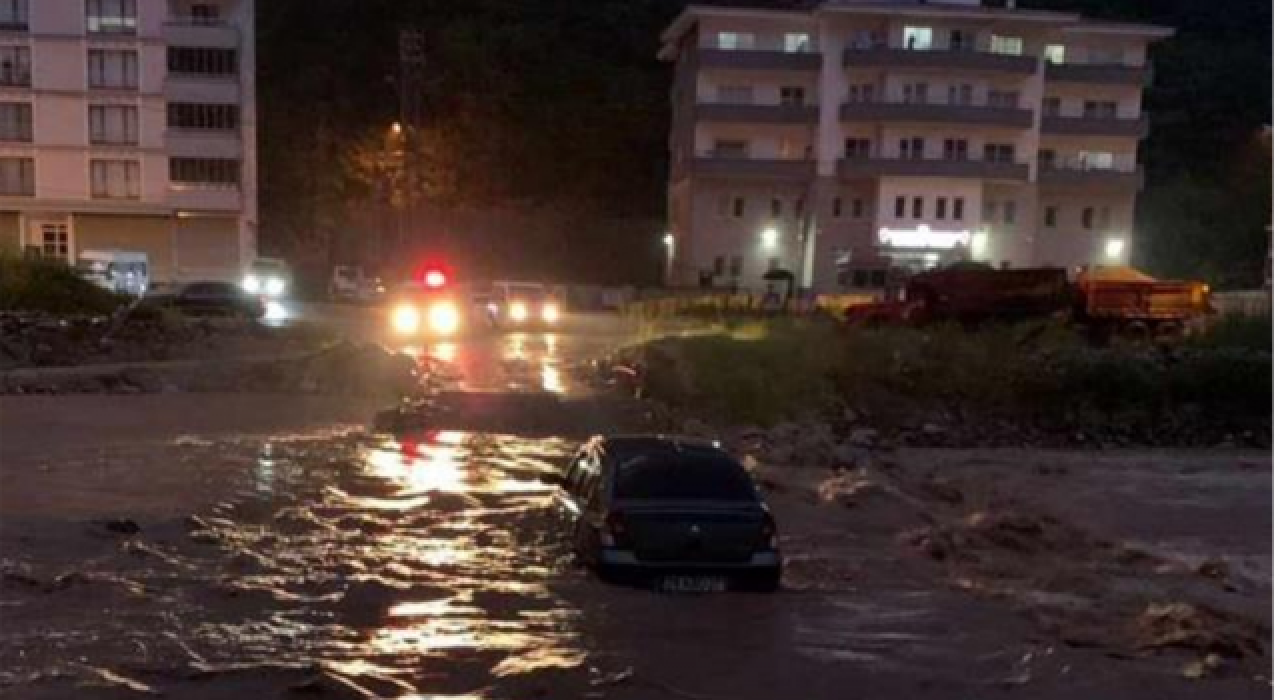 Giresun'da derenin taşması sonucu yaklaşık 200 kişi düğünde mahsur kaldı