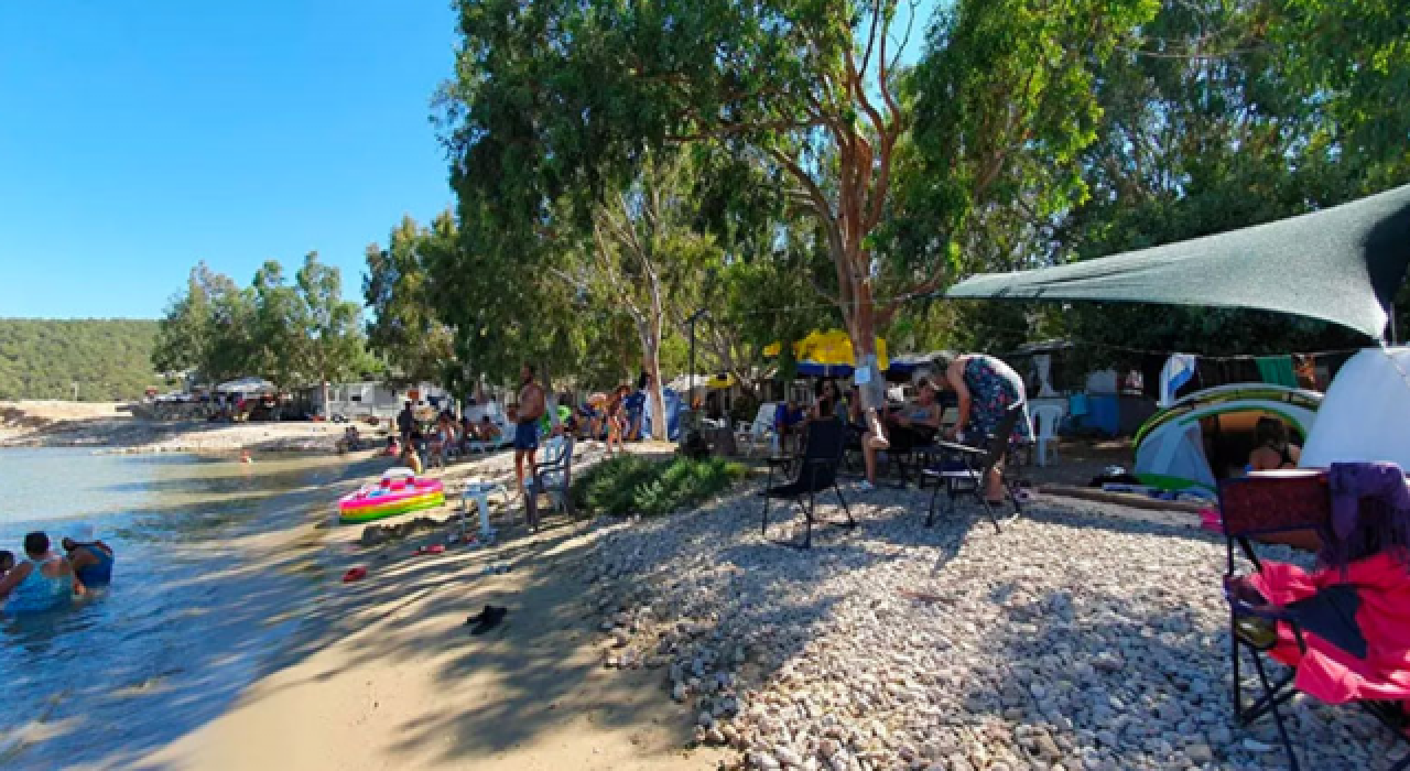 Günlüğü 450 liraya kadar çıkıyor; kamplarda çadır kuracak yer kalmadı