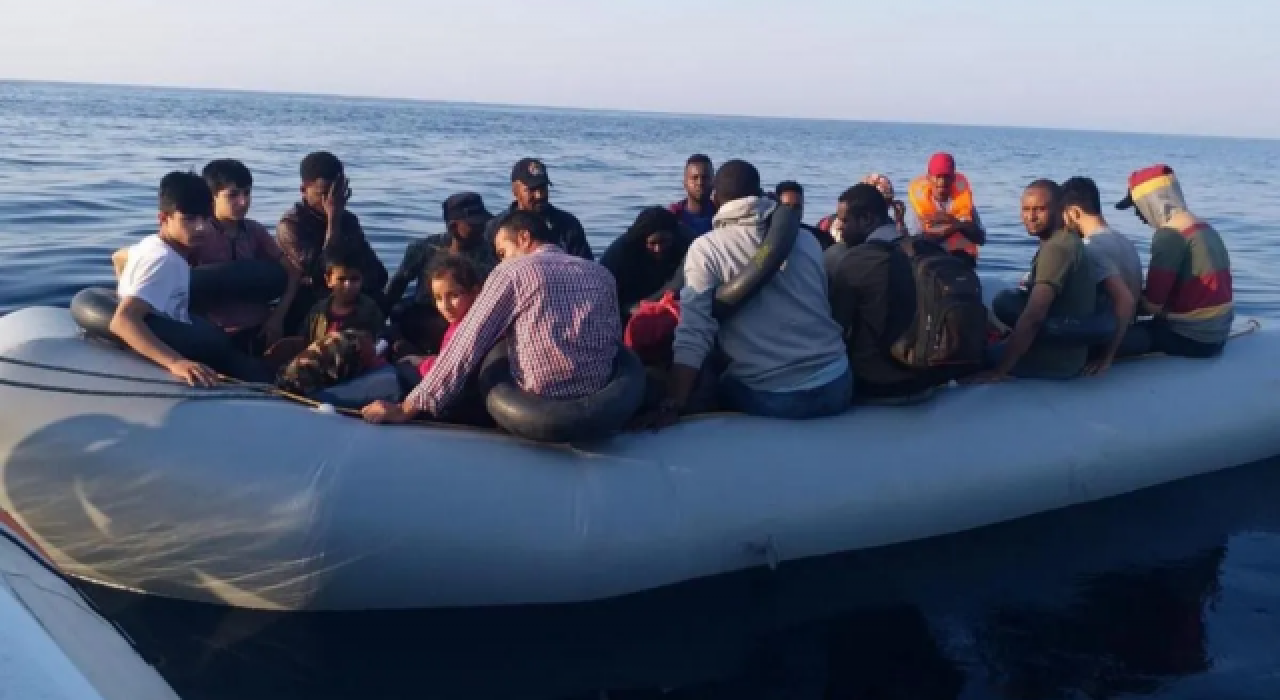 İzmir açıklarında 344 kaçak göçmen kurtarıldı